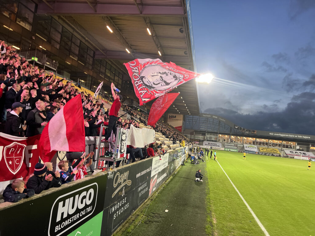 AaB 06.10.2023 //AaB Support Club / AaB Tifo Kaos / Promenaden Casuals